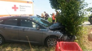 Die Unfallfahrerin wurde vom Rettungsdienst versorgt