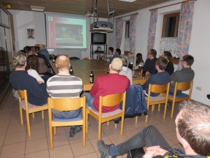 In zwei Gruppen wurden die Kameradinnen und Kameraden unterwiesen.