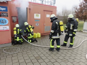 Angriffstrupp vor, Sicherungstrupp steht bereit