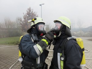 Gegenseitiges Anschließen der Atemluft