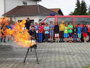 Der Feuerball bei einer Fettbrandexplosion war doch überraschend für die Drittklässler